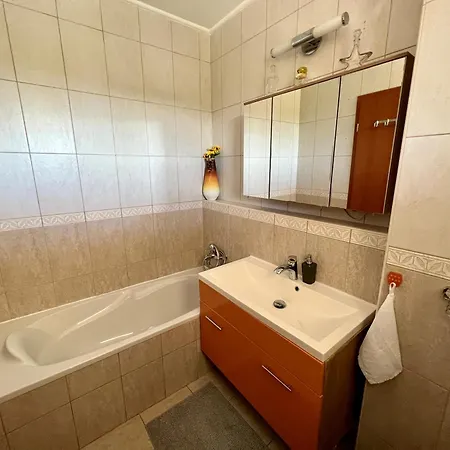 Club 218 Red Wellness Apartements Lägenhet Siófok