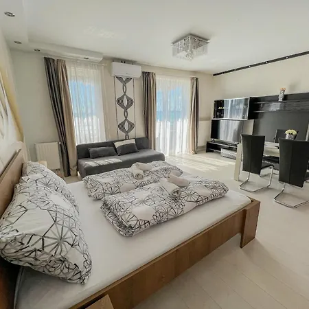 Club 218 Red Wellness Apartements * Siofok