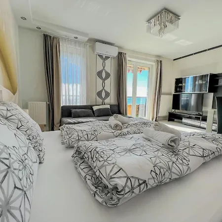 Club 218 Red Wellness Apartements Apartment