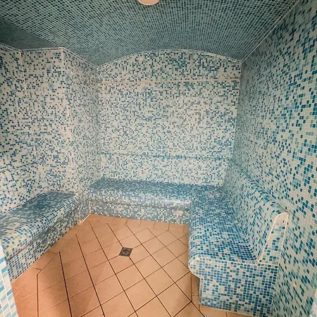 Club 218 Red Wellness Apartements