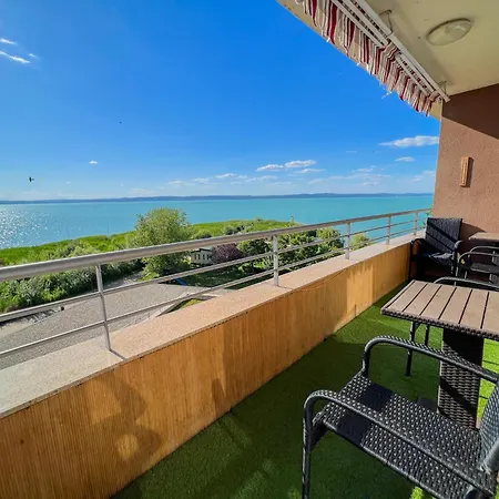 Club 218 Red Wellness Apartements Apartman