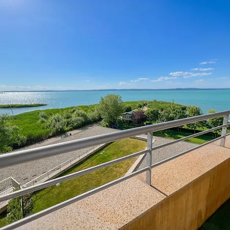 Apartman Club 218 Red Wellness Apartements *