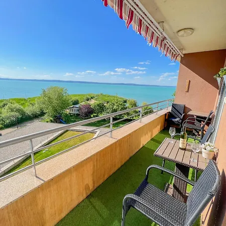 Club 218 Red Wellness Apartements