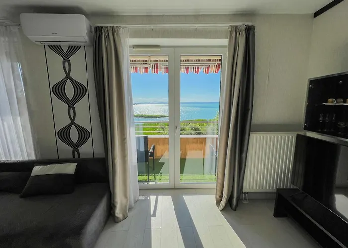 Appartamento Club 218 Red Wellness Apartements Siófok