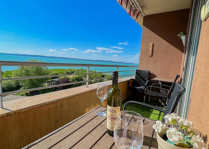 Club 218 Red Wellness Apartements *